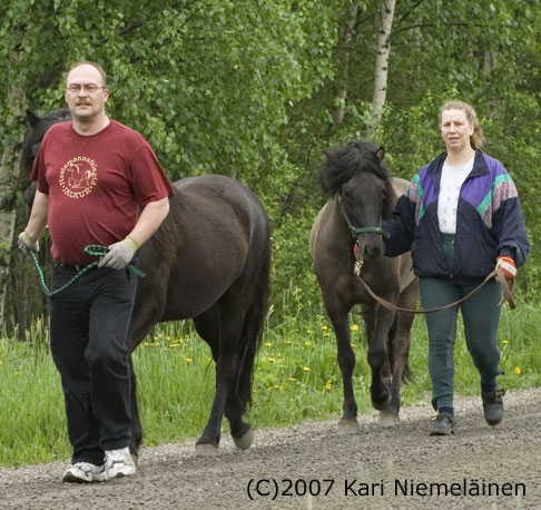 Juha&Heimir ja Minna&Esko siirtokvelyll orilaitumelle kevll 2007